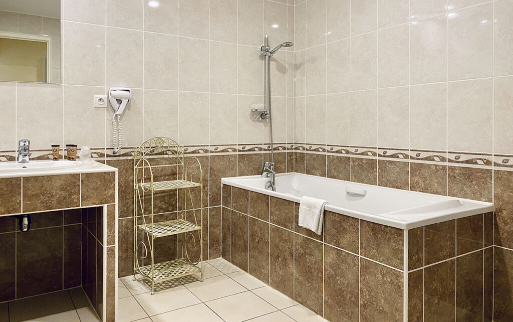 Salle de Bain, Chambre Triple